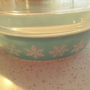 Vintage Pyrex 2 1/2 QT